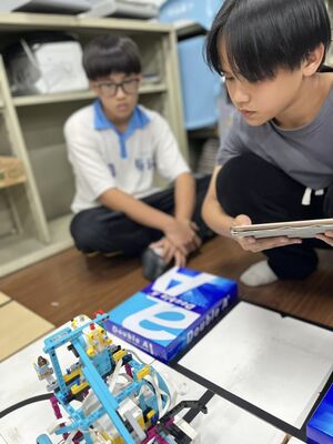 操作機器人0525_1圖片