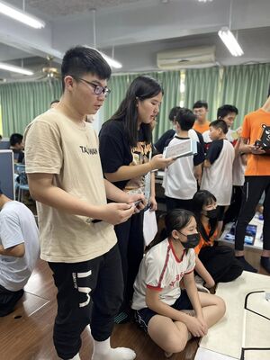 操作機器人0525_2圖片